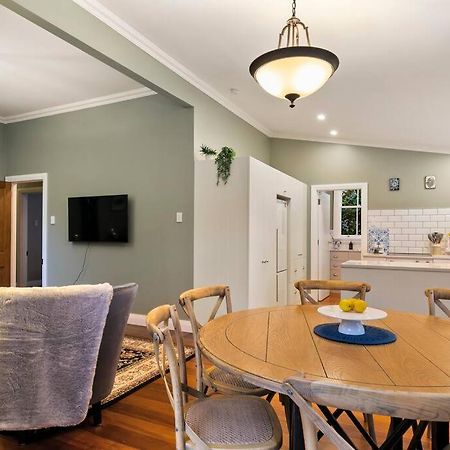 Historic Charm In Greytown - Cosy Kowhai Cottage Extérieur photo