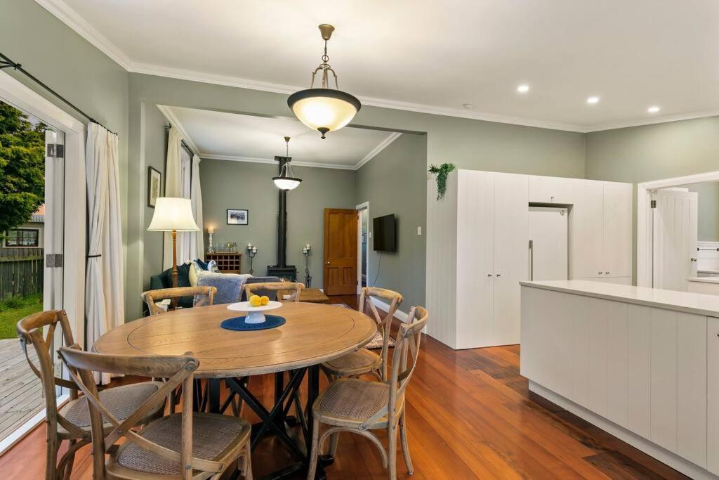 Historic Charm In Greytown - Cosy Kowhai Cottage Extérieur photo