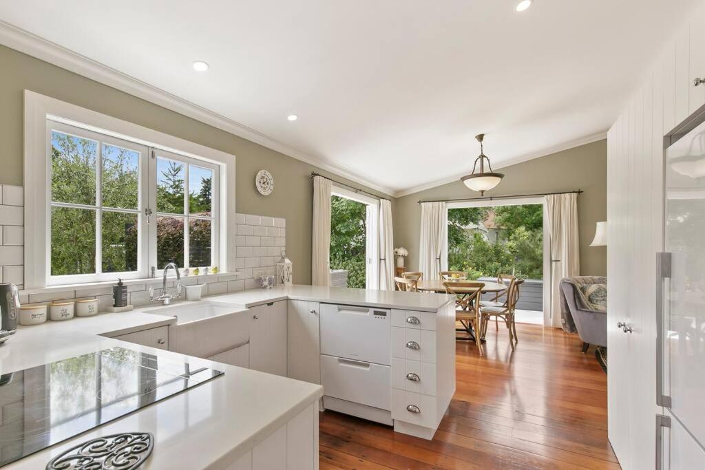 Historic Charm In Greytown - Cosy Kowhai Cottage Extérieur photo