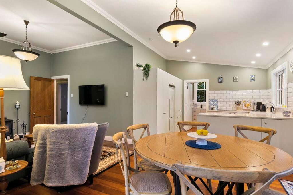 Historic Charm In Greytown - Cosy Kowhai Cottage Extérieur photo