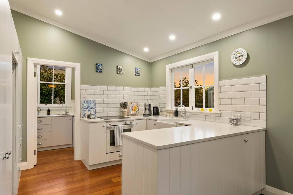 Historic Charm In Greytown - Cosy Kowhai Cottage Extérieur photo