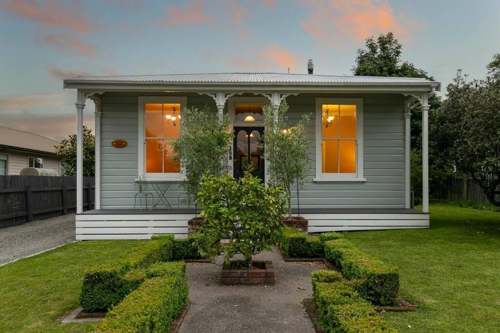 Historic Charm In Greytown - Cosy Kowhai Cottage Extérieur photo