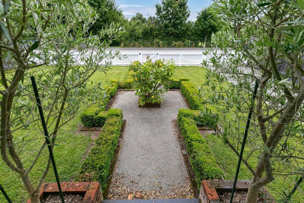 Historic Charm In Greytown - Cosy Kowhai Cottage Extérieur photo